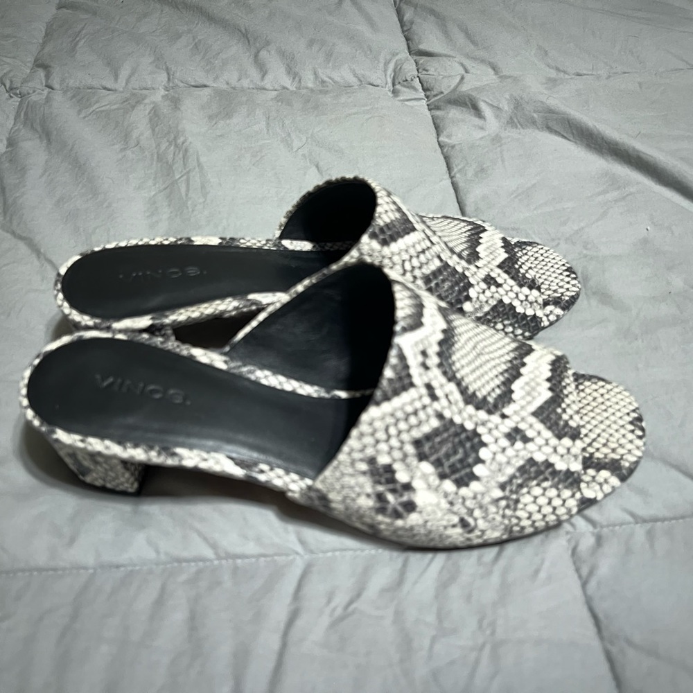 VINCE slides / sandals in snakeskin size 8.5
